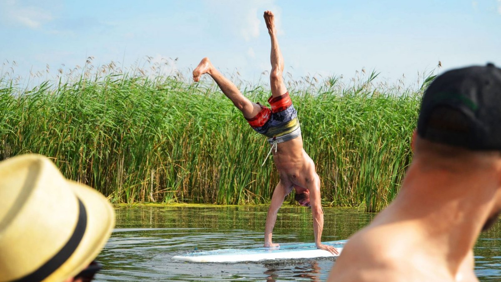 Explorează natura practicând Stand Up Paddle în Comana